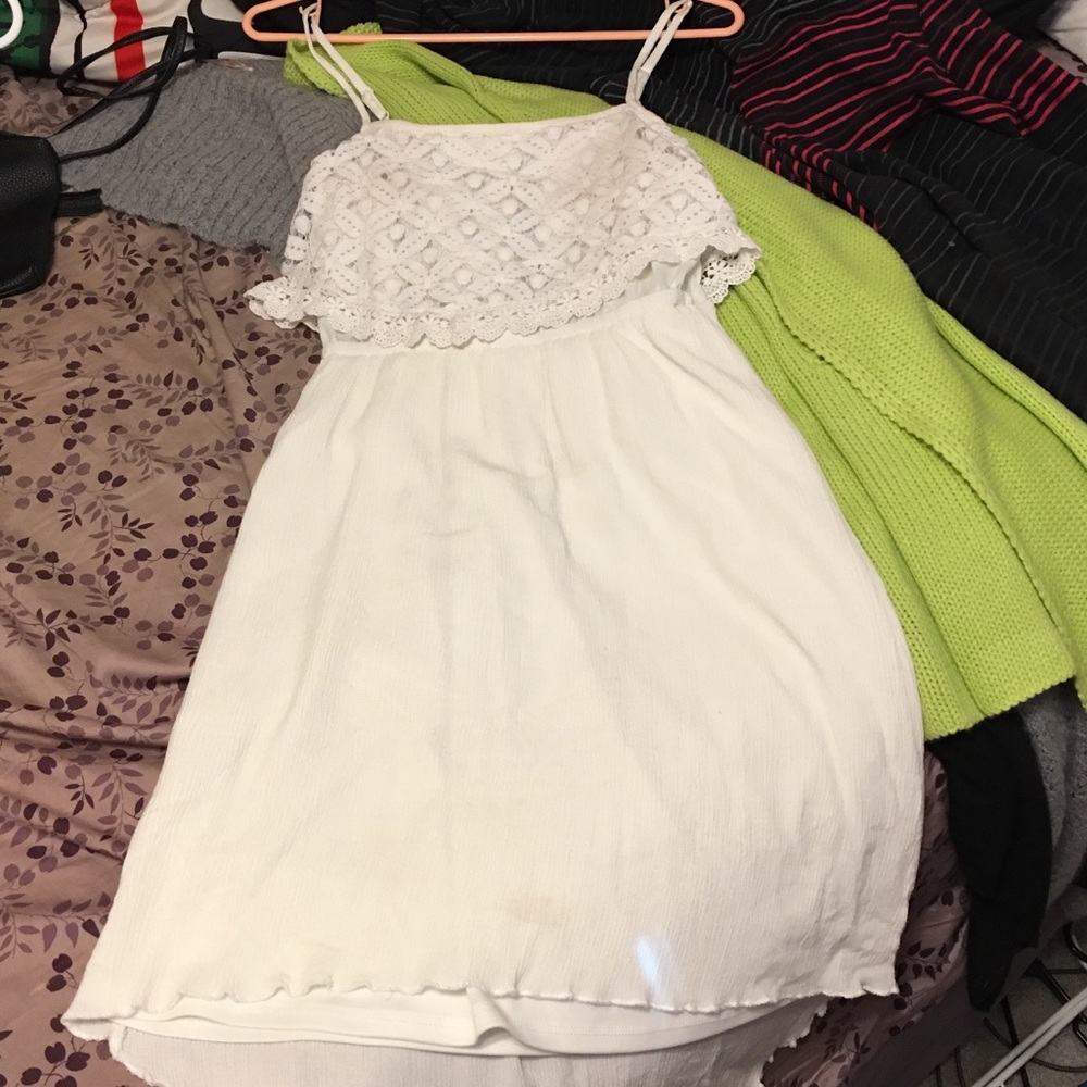 Clothes - Picture 4 of 4